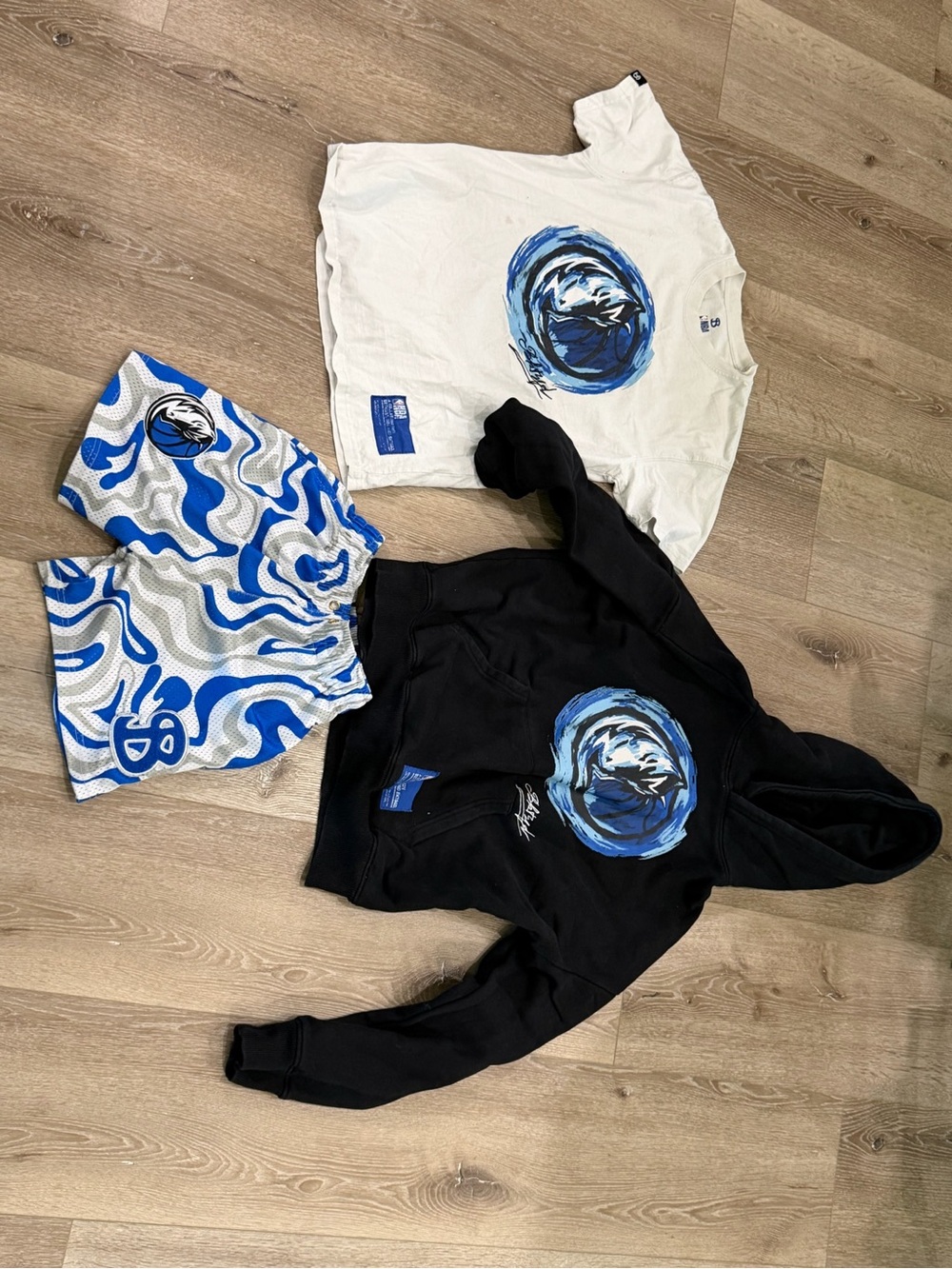 Men's Short Sleeve Graphic Tee in White with Blue Swirl